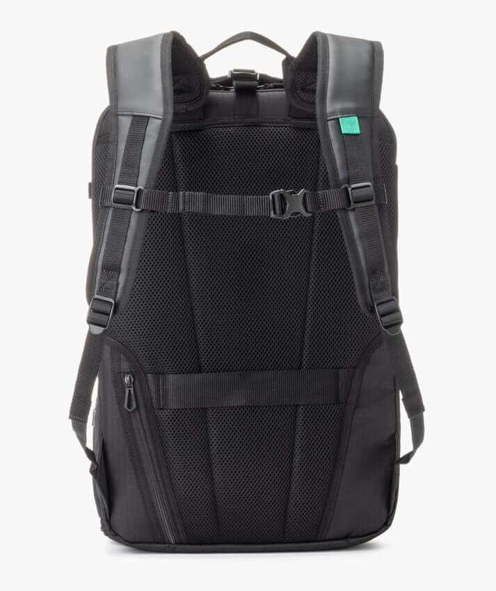 Yonex GEARLOGIC Backpack in black with padded mesh back, adjustable shoulder straps, chest buckle, and side pockets